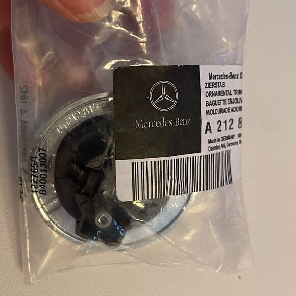 Mercedes OEM Hood Emblem 57mm Chrome and Blue NWT - Picture 4 of 6